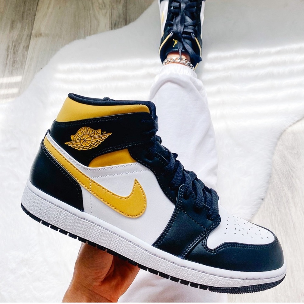 Nike air jordan 1 mid sneakers